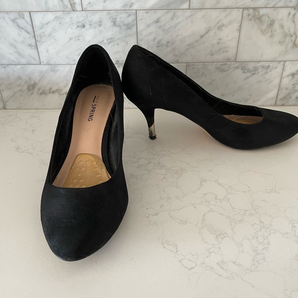 Black suede pumps with gold heel tips size 7 - Picture 3 of 5